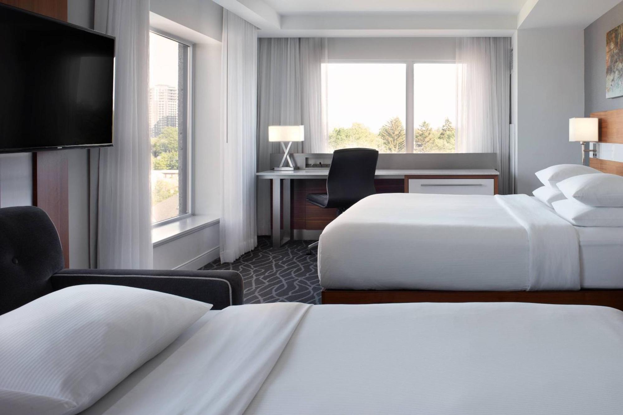 Delta Hotels By Marriott Waterloo Bagian luar foto