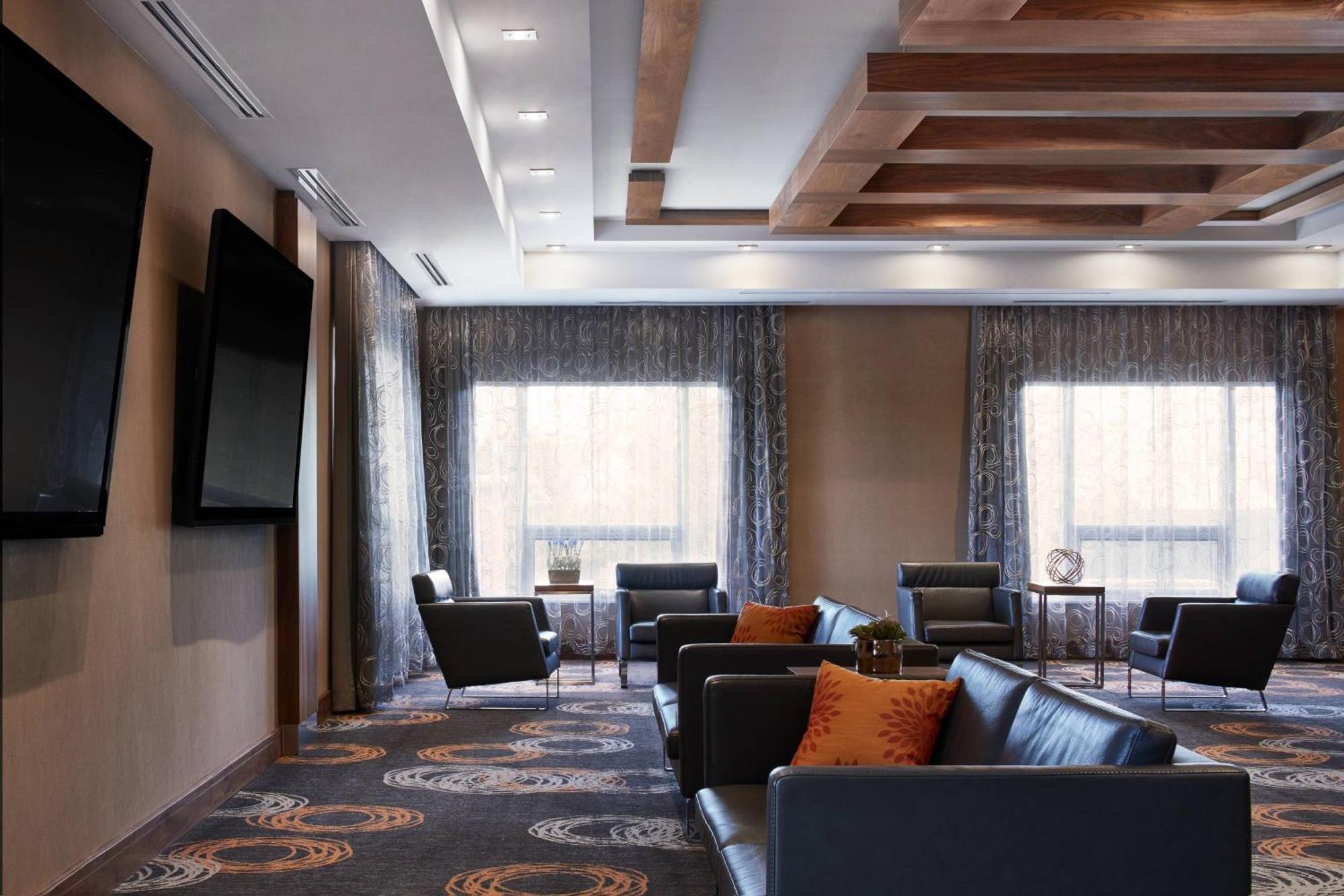 Delta Hotels By Marriott Waterloo Bagian luar foto