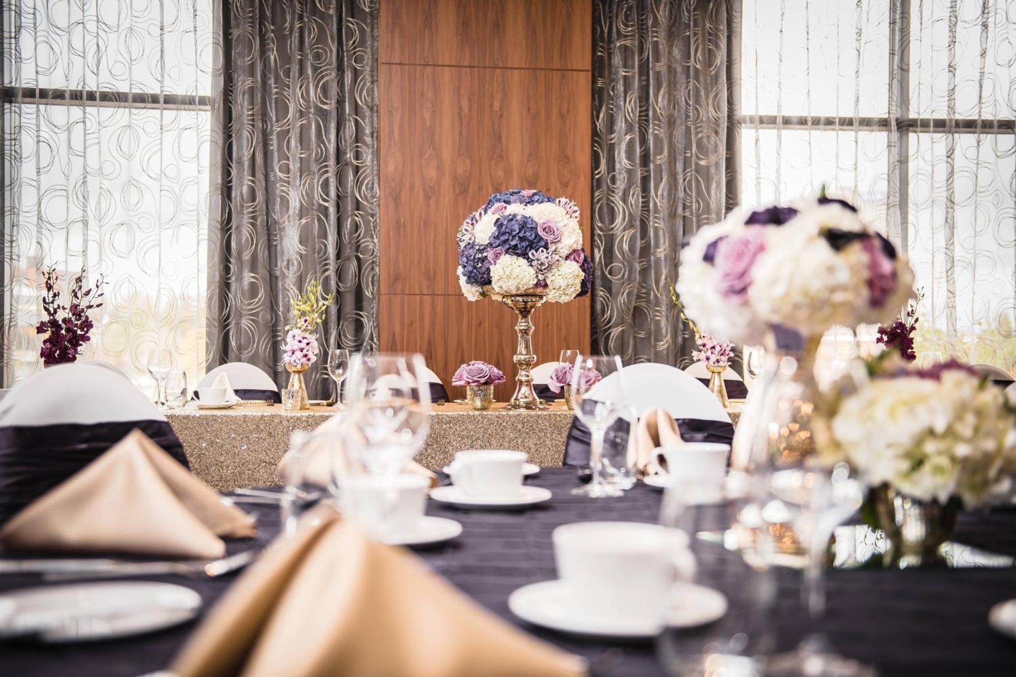 Delta Hotels By Marriott Waterloo Bagian luar foto