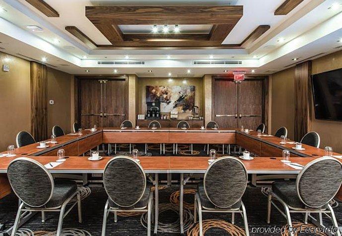 Delta Hotels By Marriott Waterloo Bagian luar foto