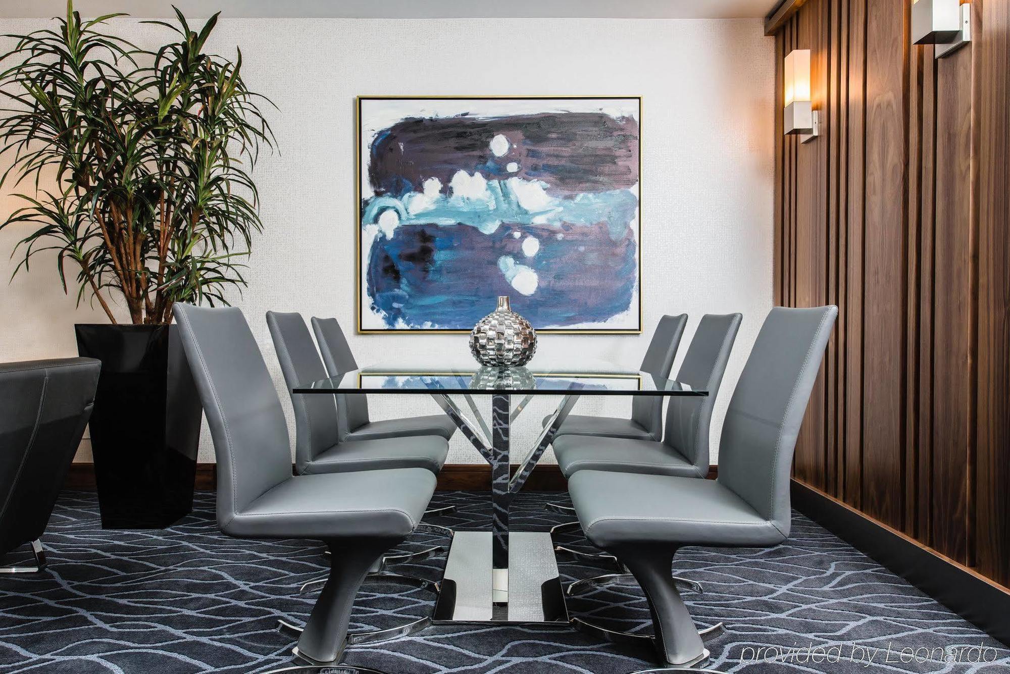 Delta Hotels By Marriott Waterloo Bagian luar foto
