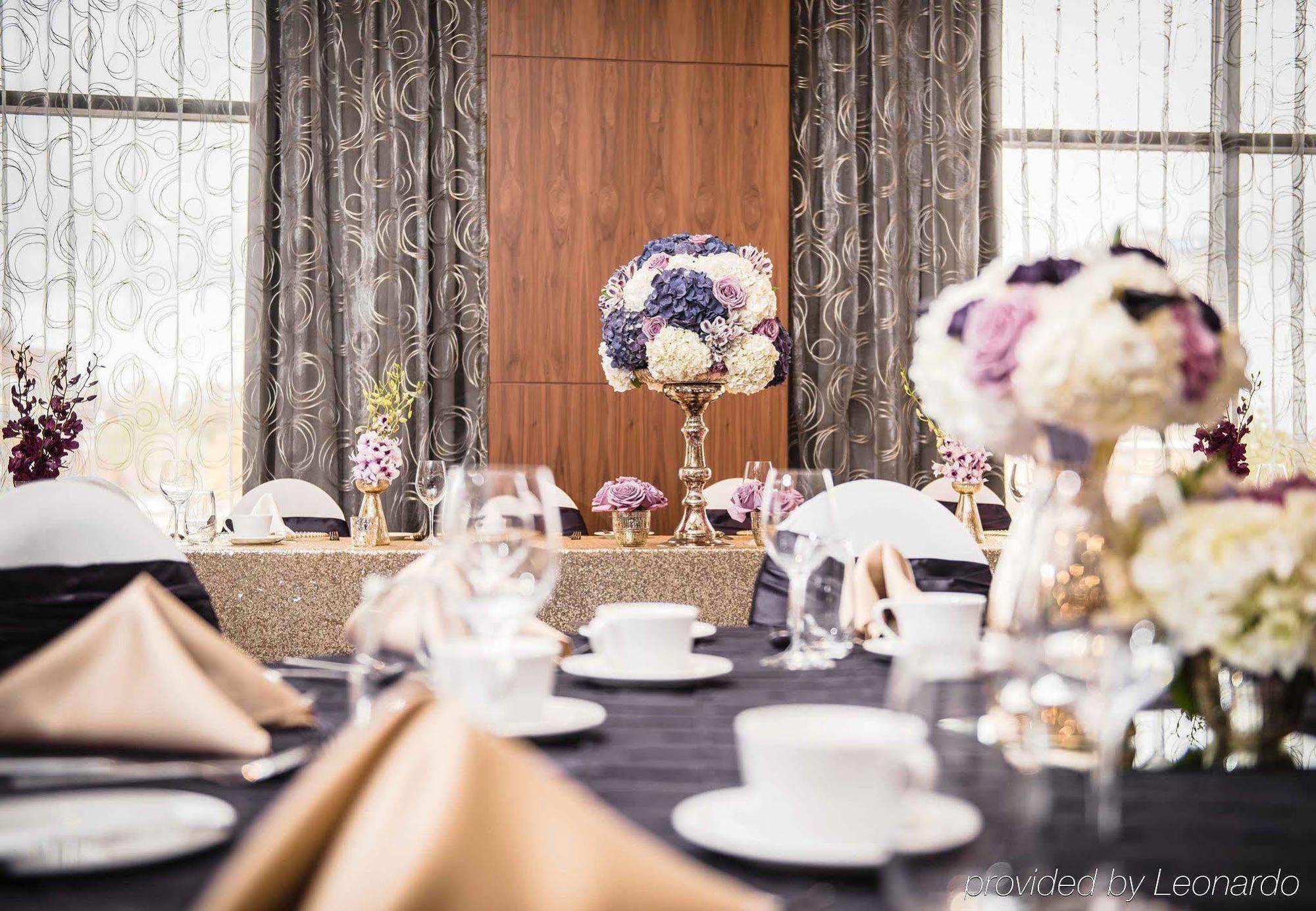 Delta Hotels By Marriott Waterloo Bagian luar foto