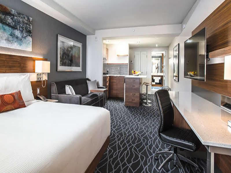 Delta Hotels By Marriott Waterloo Bagian luar foto