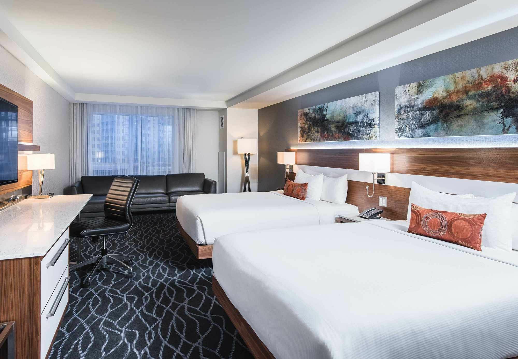 Delta Hotels By Marriott Waterloo Bagian luar foto